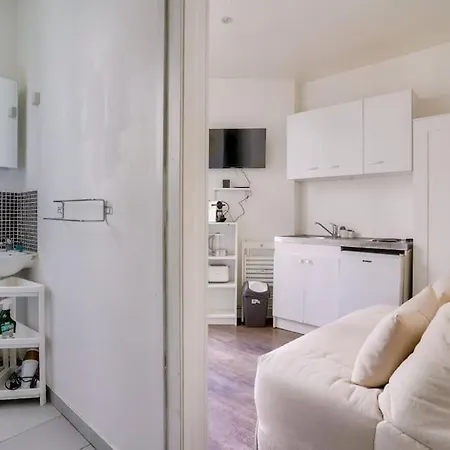 Cosy A 14 Min Du Champ-de-mars *