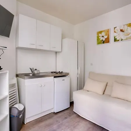 Cosy A 14 Min Du Champ-de-mars Апартаменты *